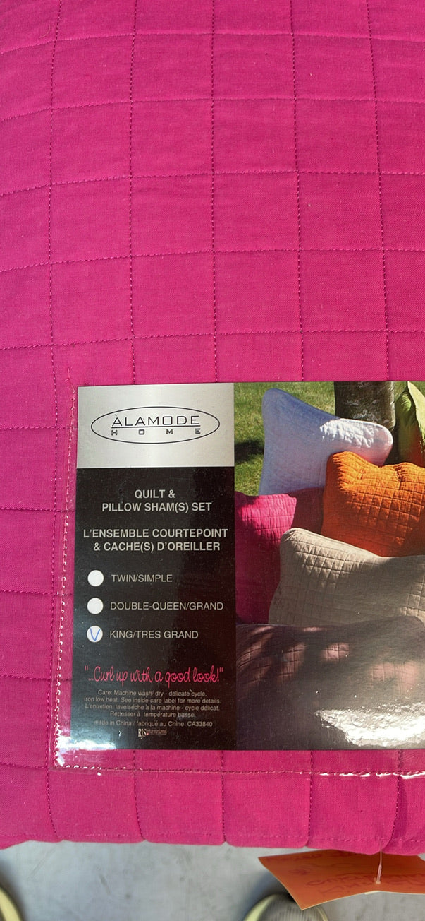 King Quilt & Pillow Shams- Bright Pink